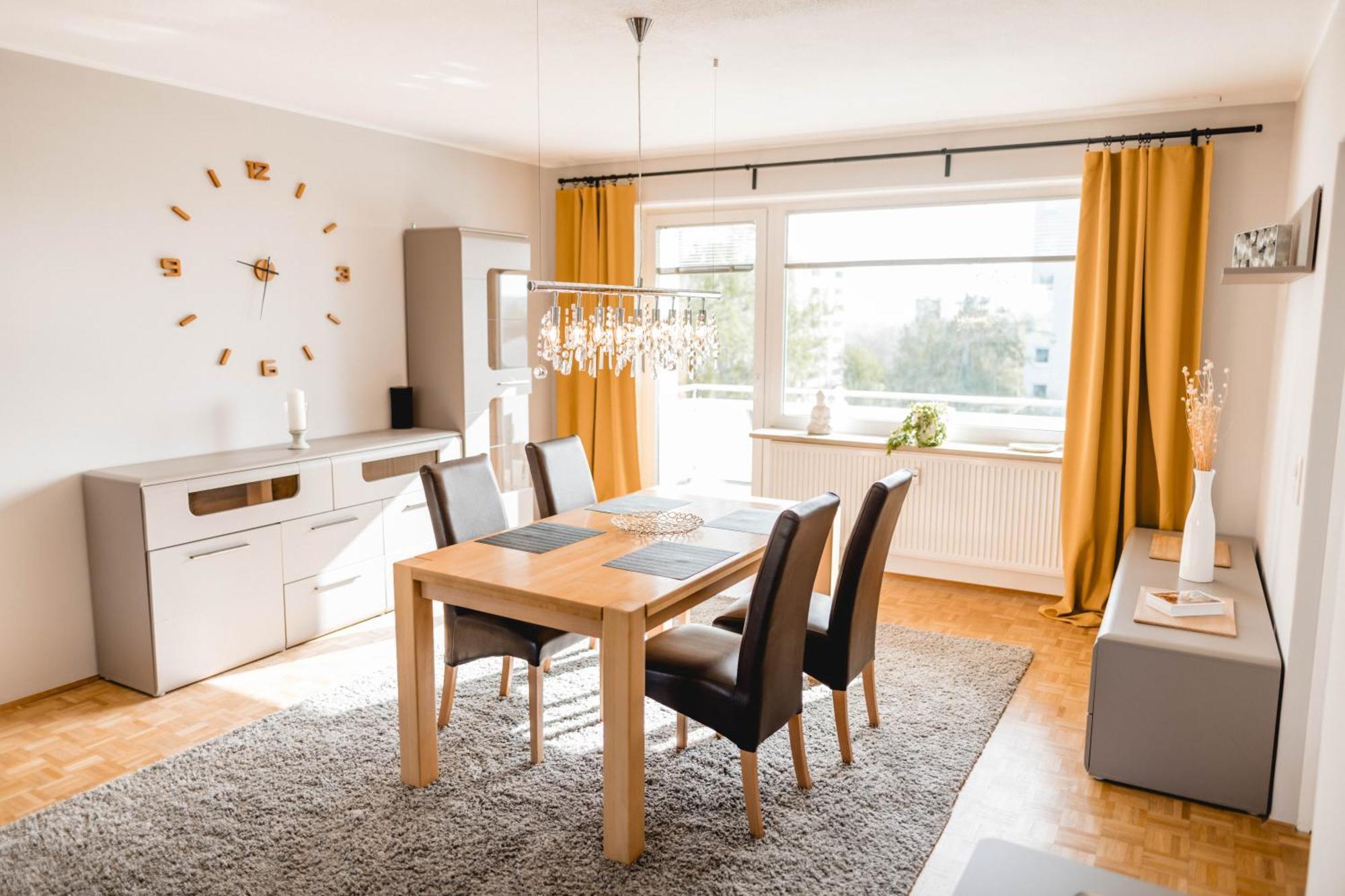 Me Homes - Grosse Moderne Designer-Wohnung Fuer Urlaub Und Business - Mit Kueche, Buero, Balkon Und 2 Parkplaetzen Bayreuth Luaran gambar